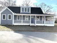 New Home in Oak Bluffs 5 Min. Walk to Circuit Ave & 10 Min Walk to Inkwell Beach