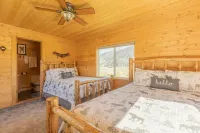 Family friendly cabin close to Yellowstone National Park and Madison River
