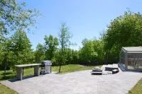 UNIQUE! 40 Pvt. Ac. Fireplace, Grill, Enclosed Heated Pool & Hot Tub