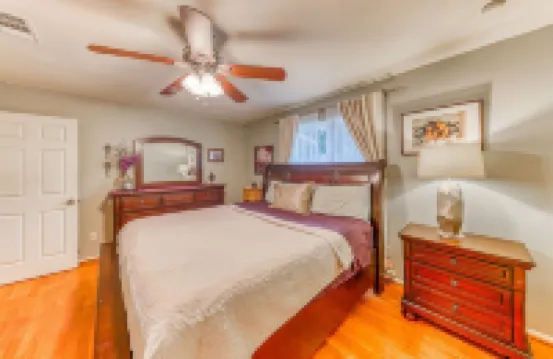 2 Bed ,2 bath private home with hotub & fire pit FortWorth,TCU,Stockyards,Rodeo