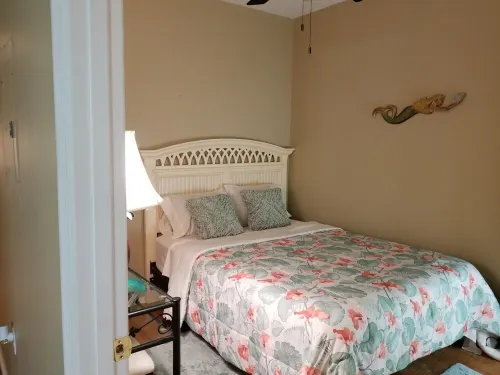 5 min. to Madiera Beach, Fl. GATED. PERFECT !