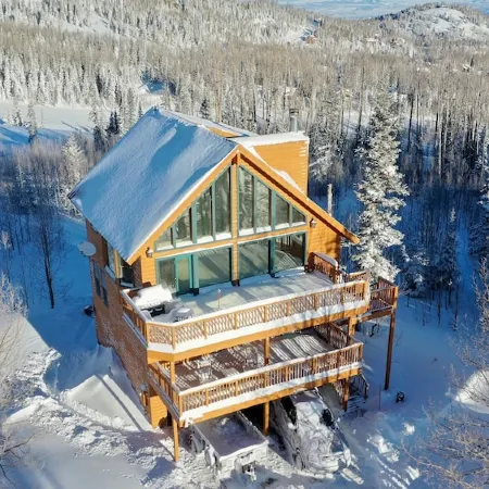 Ski In/Out cabin with best panoramic views in Brian Head. Pets Welcome!