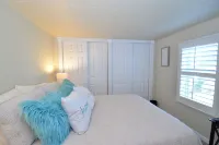 Bay Cottage - 940 sq Ft!  Luxury for Your Stay  - 30 Day Rental - 55+ Community Hotels near Dancing Crane Gallery LLC