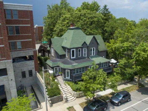 Luxury vacation rental in the heart of Bloomington and the IU campus.