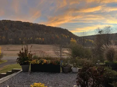 MUST SEE Cozy Log Cabin with Amazing Mountain View’s Sleeps 10