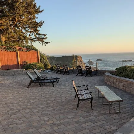 Sparkling Clean, Private & Quiet! Amazing Ocean Views [1]