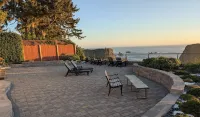 Sparkling Clean, Private & Quiet! Amazing Ocean Views [1]