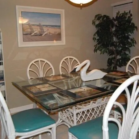 Sea Colony Oceanfront 7th Floor, Sleeps 6, Owner-Listed.