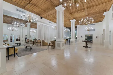 Perfect Palm Beach Location.Classic, spacious  1-bedroom condo, suite with AC. Отели в г. Палм-Бич