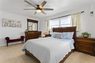 AQUA VISTA * WATERFRONT RESORT STYLE * NEAR BEACHES Hotels near Catanias Winery