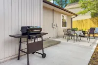 Newly renovated cozy cottage in Black Mountain