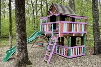 Charmed! A Hochatown gem - private, NEW HOT TUB, and great location!