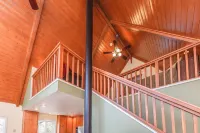 Cozy Cottage Retreat,  Close to Yosemite, Beautiful Views, Hot Tub & More!