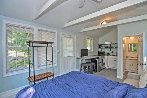 Cozy Truro Cottage pet friendly and close to the beach!