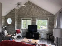 Horse Inn Around:  Pet Friendly-so Bring the Whole Family!  Just 3 Mins to Beach Hotels in Fruitville