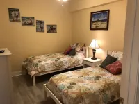 200 Steps from Beach and Pier! Large 3 Br 2 BA. Ask about Long Term Discounts! - 2 tähden