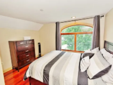 Saratoga Lake Waterfront with Dock, Near Racetrack & Downtown Saratoga! Hotels in Malta