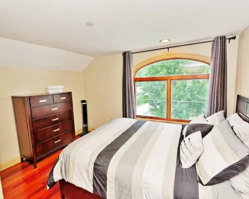 Saratoga Lake Waterfront with Dock, Near Racetrack & Downtown Saratoga! Hotels in Malta