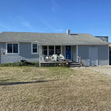 3 Bedroom, 2 Full Baths. Steps to Beach! Great Winter Rates!