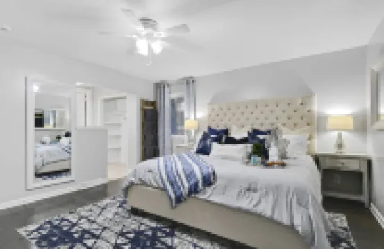 Upscale 5Br Home w/Entertainer's Deck & Gated Driveway