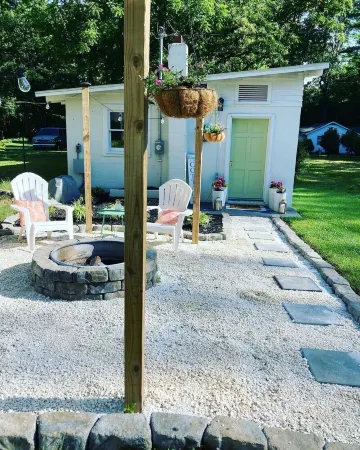 Cute Guest Cottage Convenient Location