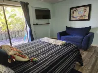 Heated Pool, Hot Tub & private Tiki bar
