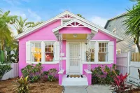 Bar; Beach; Walk Downtown; Front Yard & Courtyard; Private Home; Family Friendly