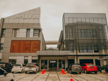 M-LIVIN Dorm Hotel Отели в г. Semabung Lama