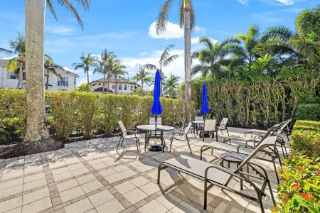 5th Ave Beach Club 1 Bedroom condo 1.5 Blocks from the Beach! Perfect Location! Отели рядом с достопримечательностью «Парк Лоудермилк»