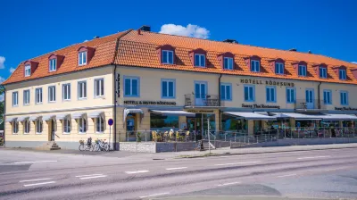 Hotell & Bistro Rödesund Hotel dekat Forsviks sluss at Göta Kanal
