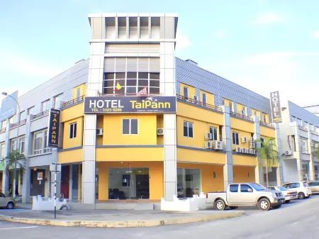 Taipann Hotel Отели рядом с достопримечательностью «Pandamaran Chinese Methodist Church (CAC)»