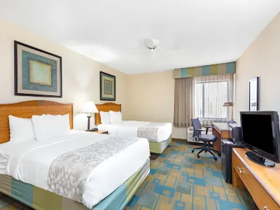 La Quinta Inn & Suites by Wyndham El Paso East Loop-375 Hotels near Las Tiendas de Zaragosa