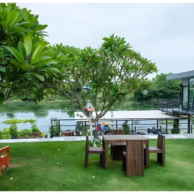 Rimnamphotharam Resort Hotels near Photharam Hospital
