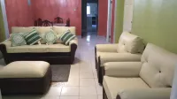 Comfy Kingston Getaway - Private Room with Shared Facilities