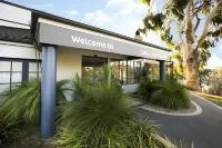 Lake Hume Resort Hotels in Ebden