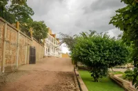 Albertine Tourist Resort - parking
