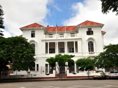 Bulawayo Club Hotel di 