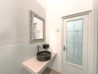 Villa White House Sentul by SAKALAVASA Hotels in Sentul