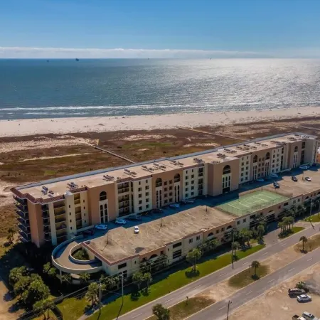 Beachfront & Beautiful - Spacious 3BR/2BA On Dauphin Island - Amazing Amenities