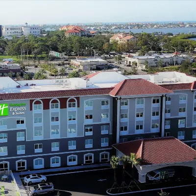 Holiday Inn Express & Suites ST. PETERSBURG - MADEIRA BEACH by IHG Hotels near Redington Beach