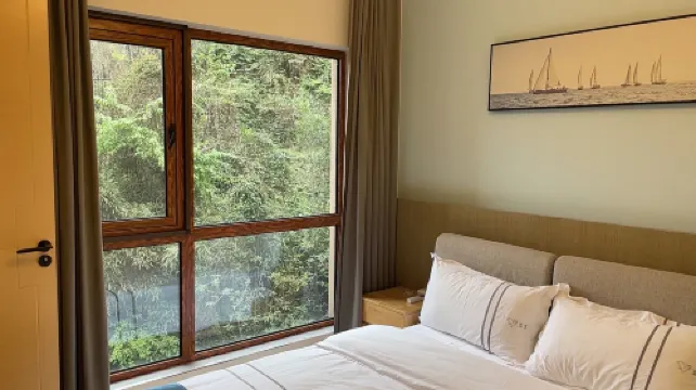 峨眉山與湖房東小張公寓（峨洪路分店）