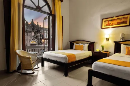 Hotel Real la Merced Отели рядом с достопримечательностью «Парк Сентраль Де Гранада»