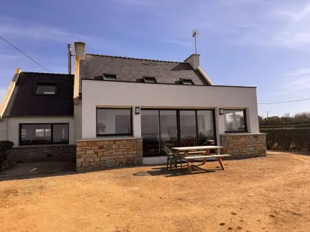 Exceptional Home facing the Ocean – Enchanting panorama over the Iroise Sea Отели в г. Ламполь-Плуарзель