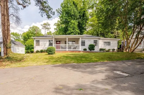Modern 4-Bedroom House, TV in Bedroom,Big Fence Yard, Pet Stay Free,Lighted Yard - Homestays
