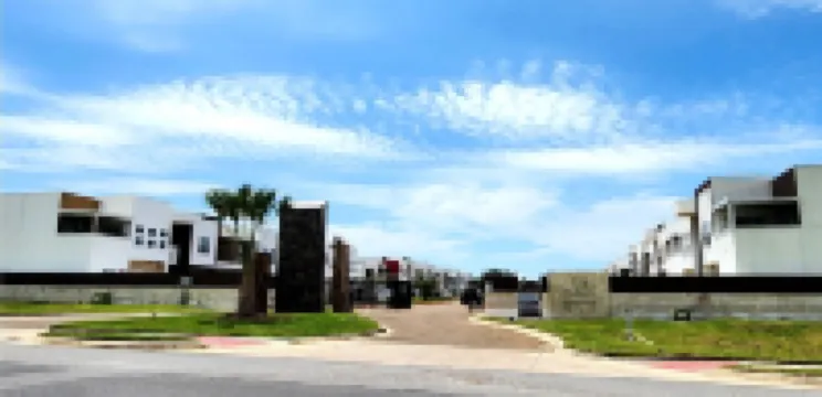 Stylish Condo w/ Pool, Near Everything