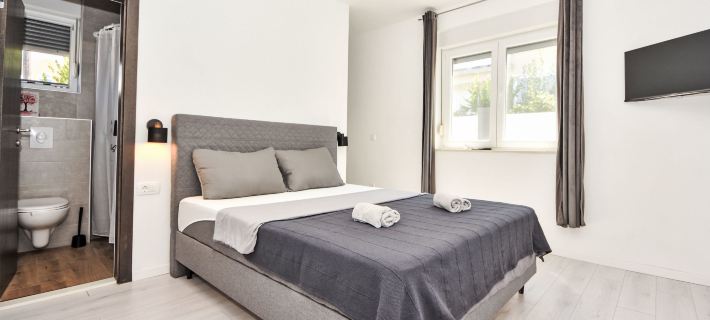 Jurica Hotels in Opcina Nin