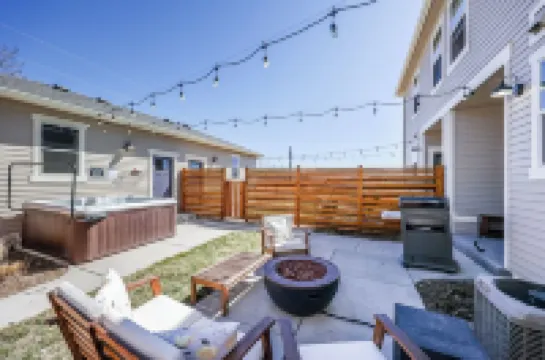 The Baldwin Bungalow • Boho Charm + Hot Tub • Historic Downtown Stay Hotels in Castle Rock