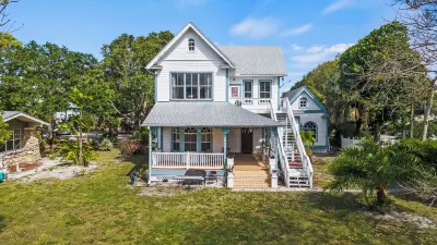 Waterfront Storybook Loft in downtown  Stuart Hotels near Ground Floor Farm