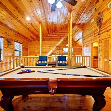 Sleeps 10•Hot Tub•Pool Table•Playground•3 Kings• Fire Pit•Boat Parking