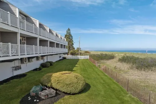 Oceanfront Condo – Walk to Pier & beach out your front door!